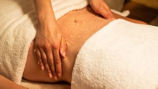 Scrub corpo ai cristalli di sale